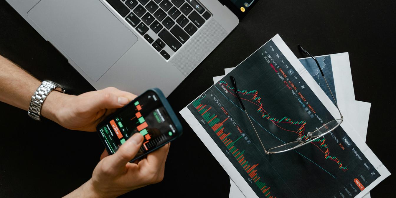 Market chart and macro headlines for EURUSD this week