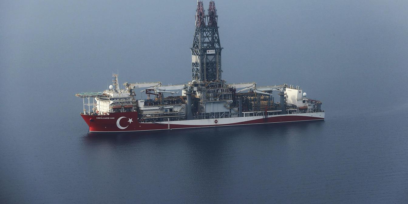 Market chart and macro headlines for WTI crude this week