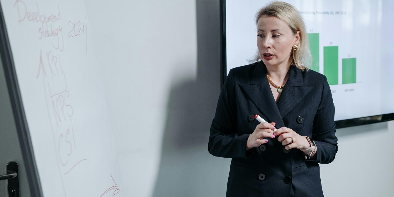 Oil and EUR/USD chart: Oil surge reprices ECB hike odds