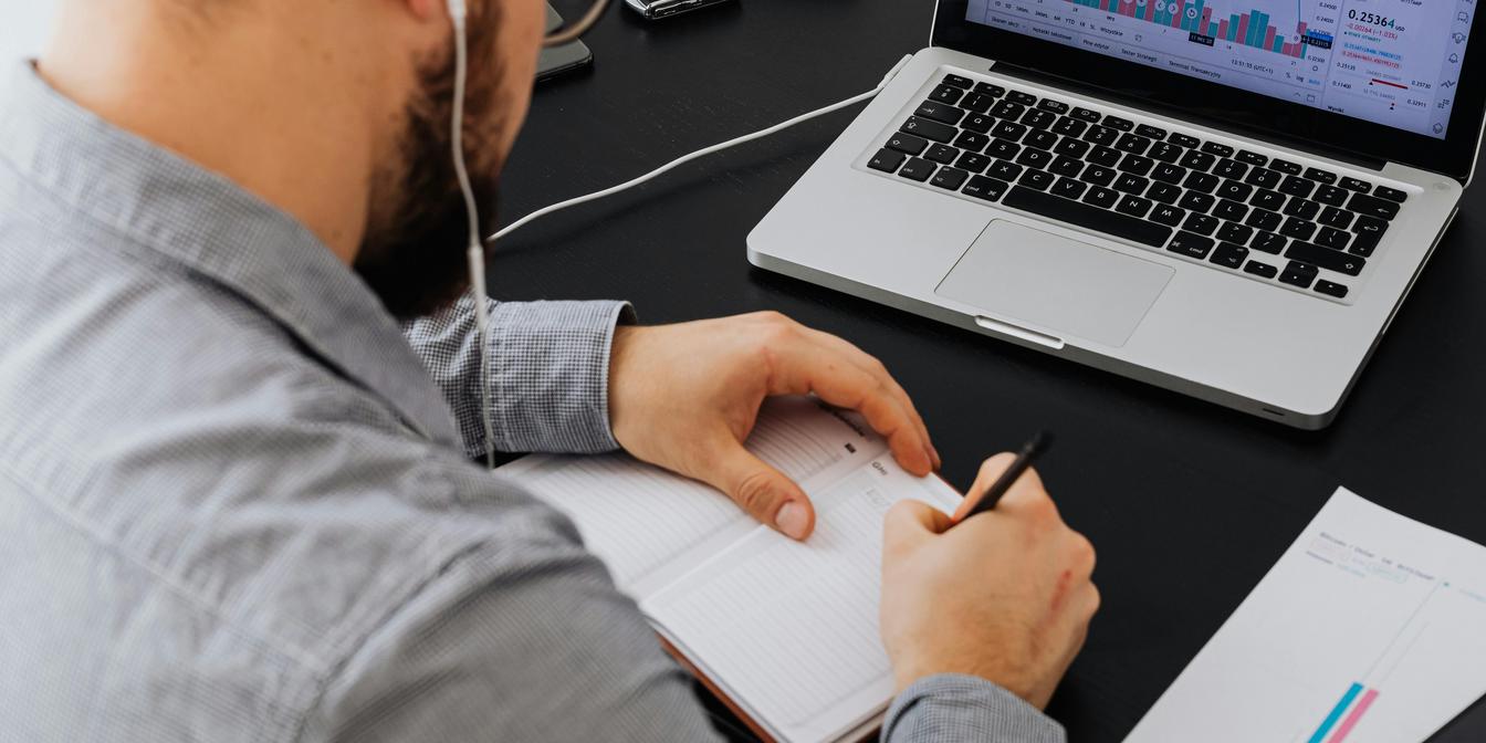 XAUUSD market chart and macro headlines