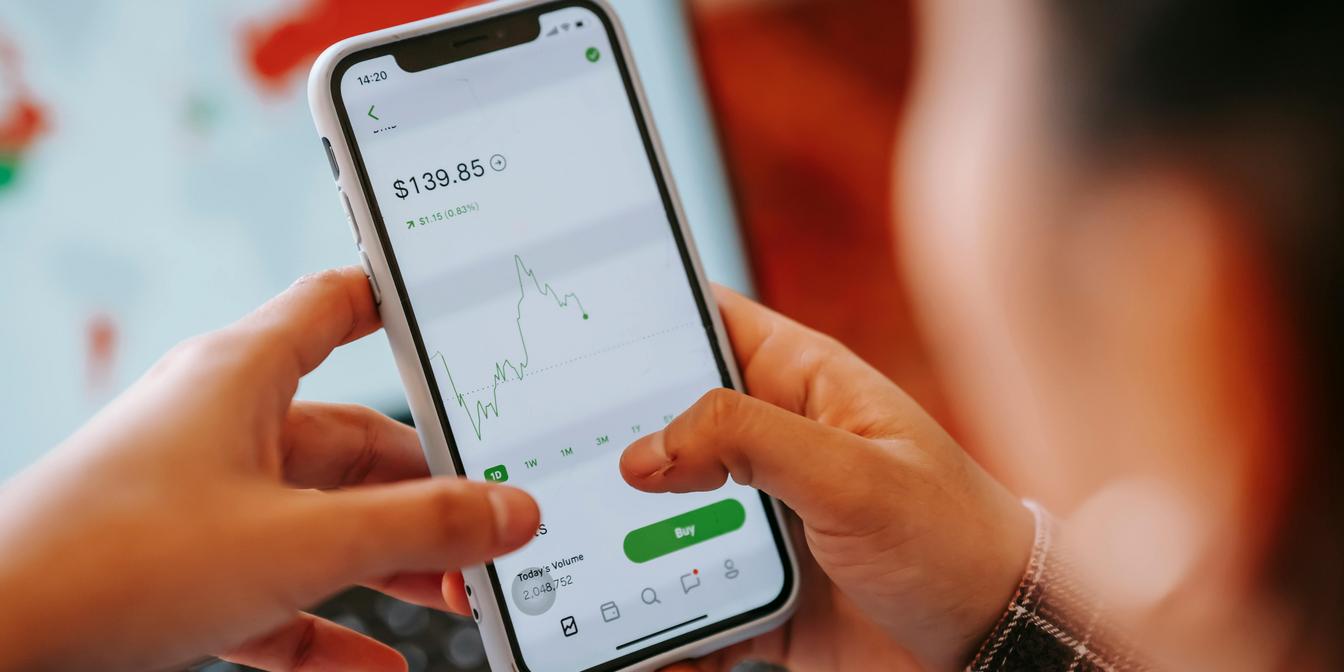 Market chart and macro headlines for XAUUSD this week