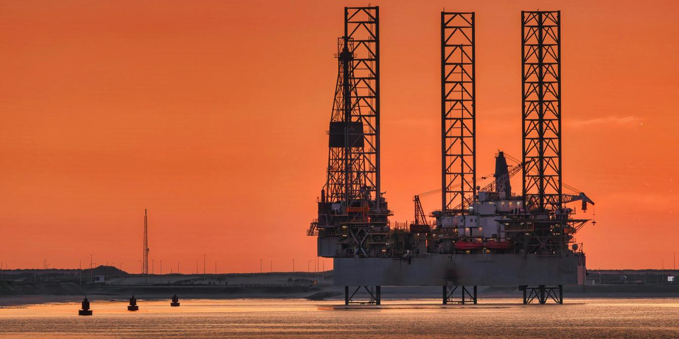 Market chart and macro headlines for WTI this week