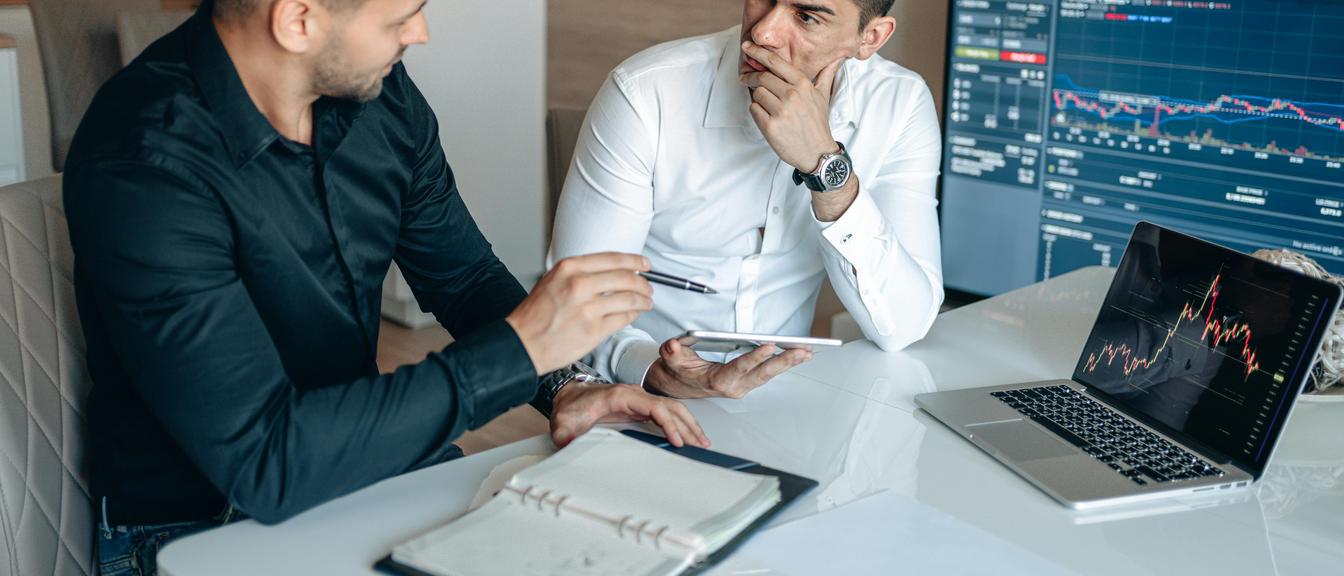 Market chart and macro headlines for XAUUSD this week