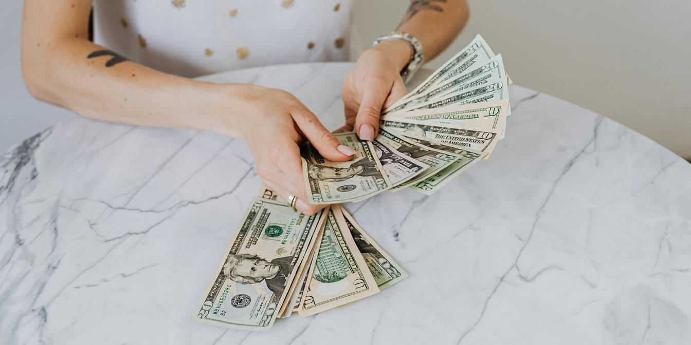 Market chart and macro headlines for XAUUSD this week