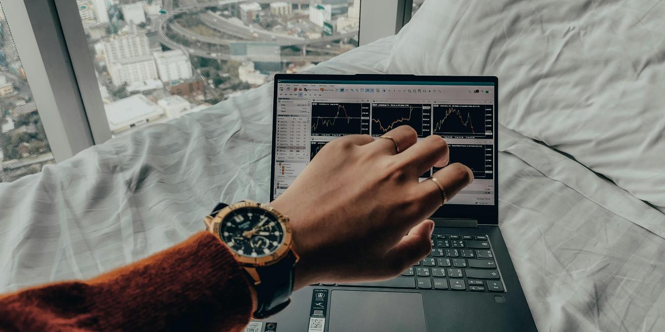 EURUSD market chart and macro headlines