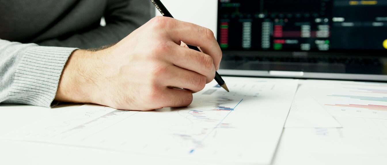EUR/USD market chart and macro headlines