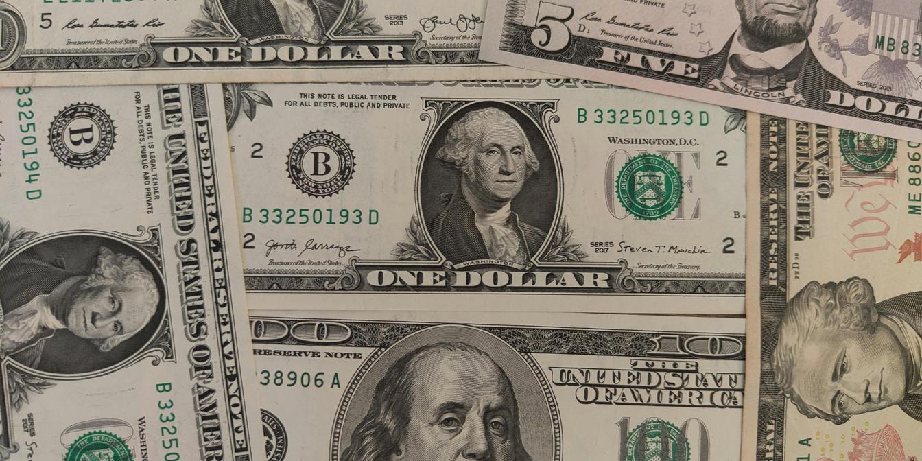 Market chart and macro headlines for XAUUSD this week