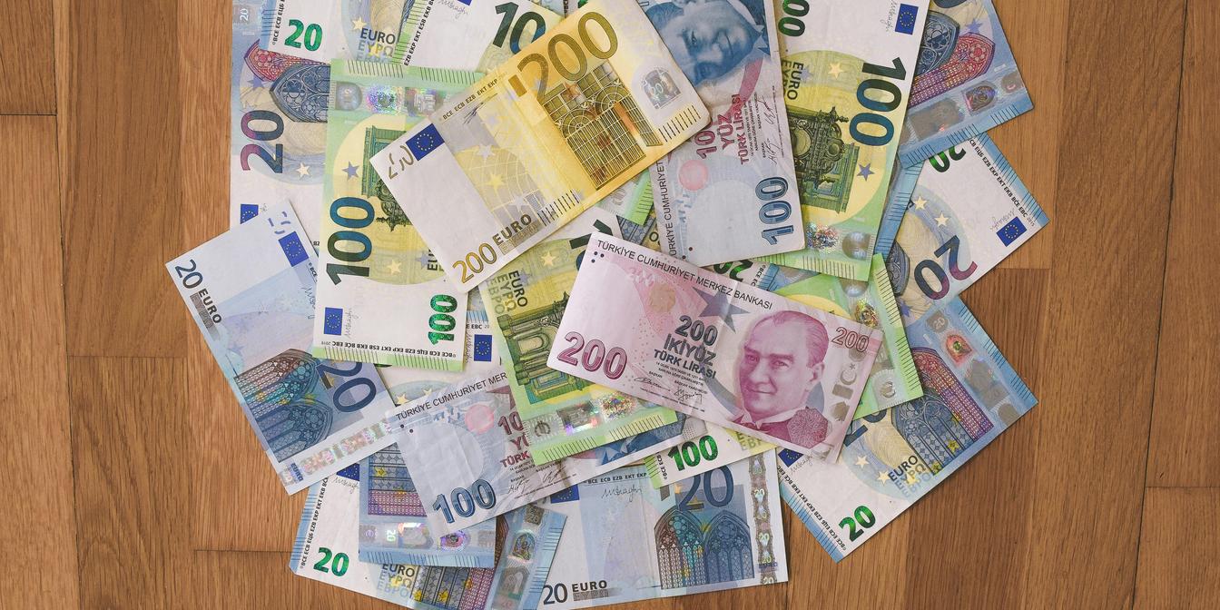Market chart and macro headlines for EUR/USD this week