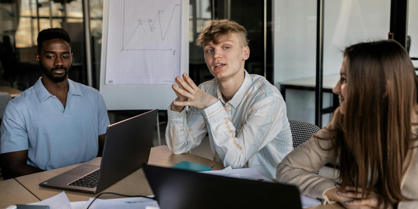 XAUUSD chart and macro headlines for the week