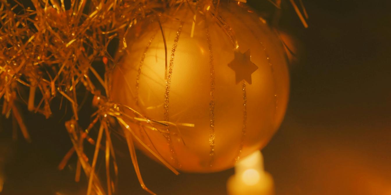 Market chart and macro headlines for XAUUSD this week