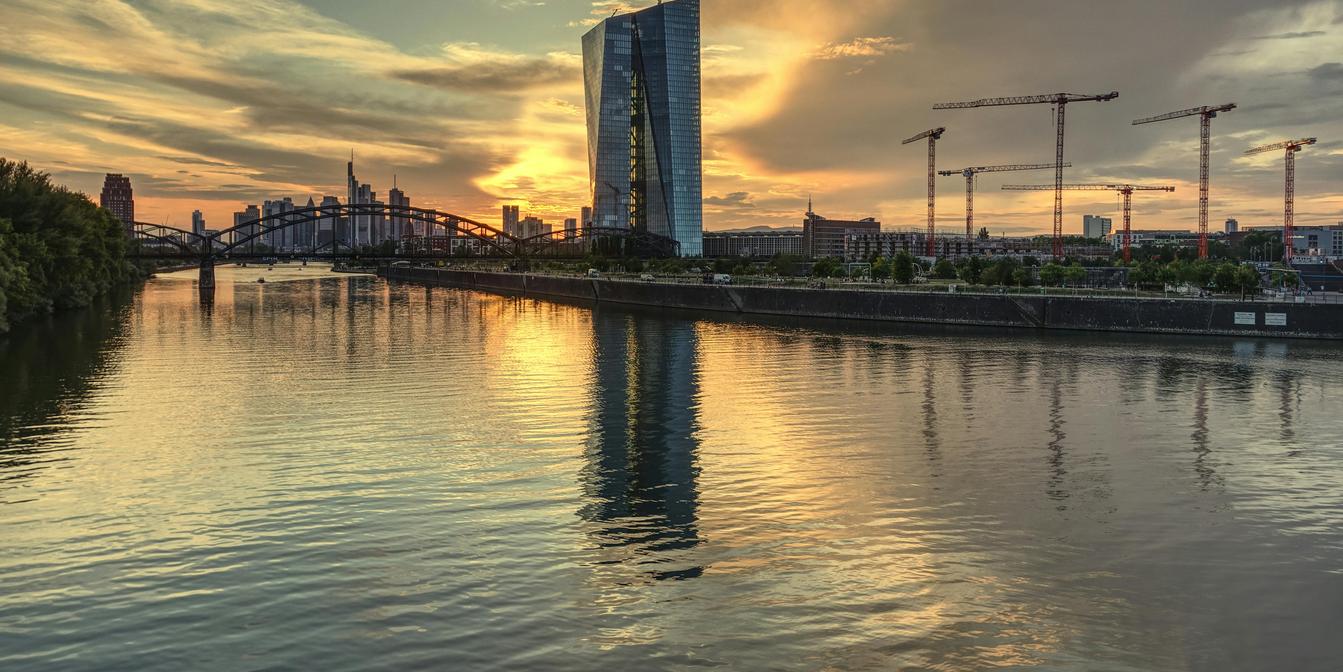 EURUSD market chart and macro headlines