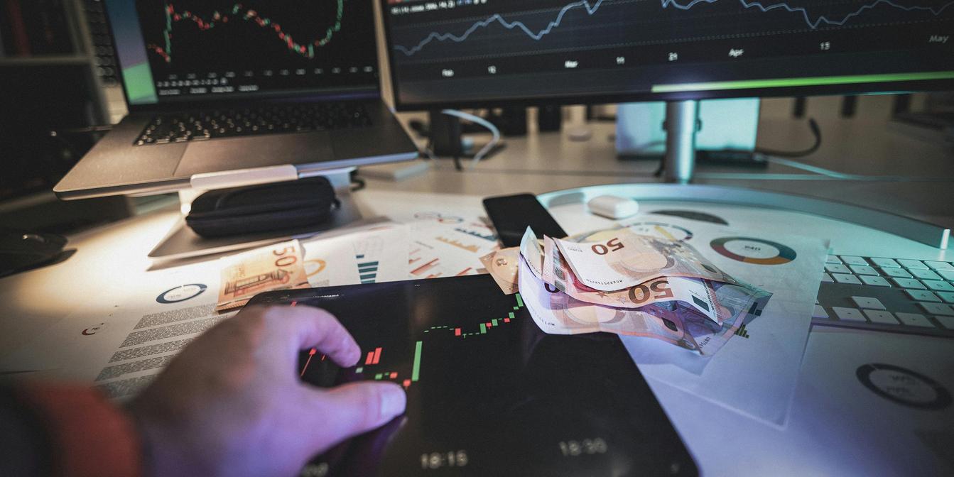 Market chart and macro headlines for EUR/USD this week