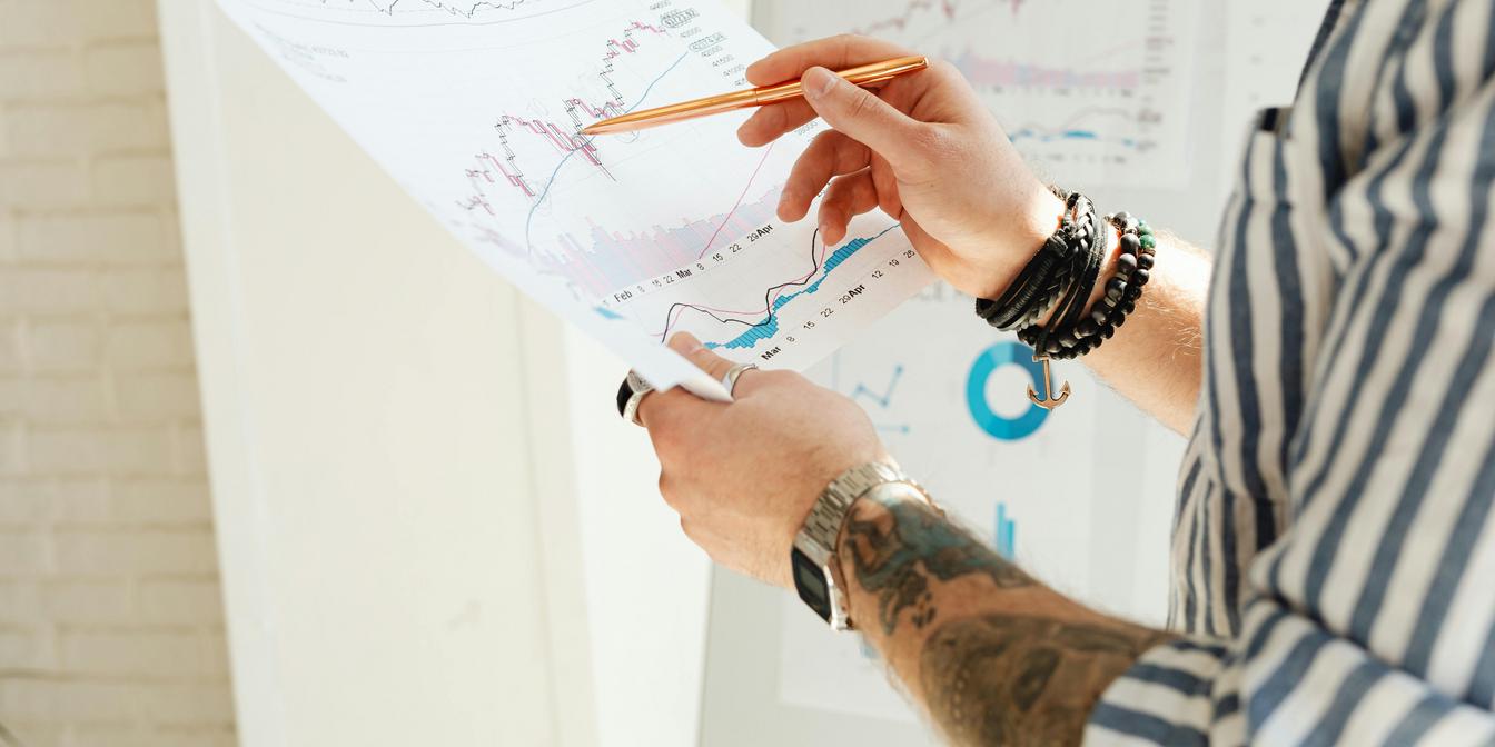 EURUSD market chart and macro headlines