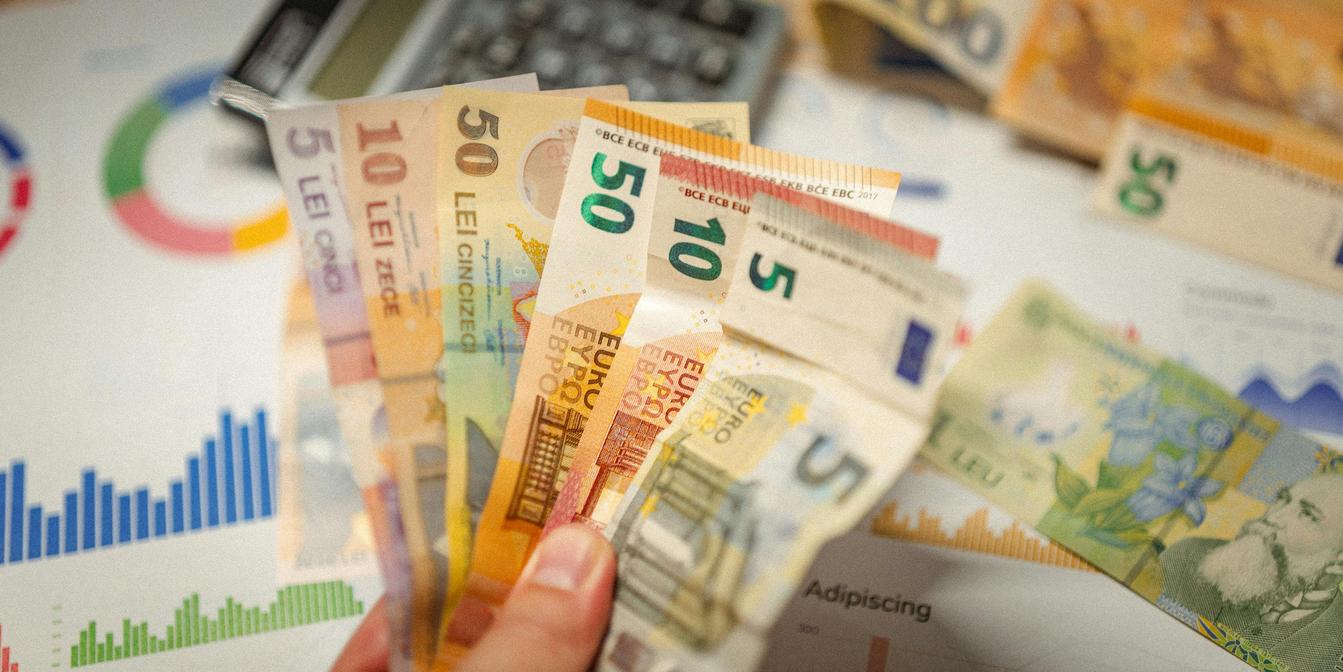 Market chart and macro headlines for EURUSD this week